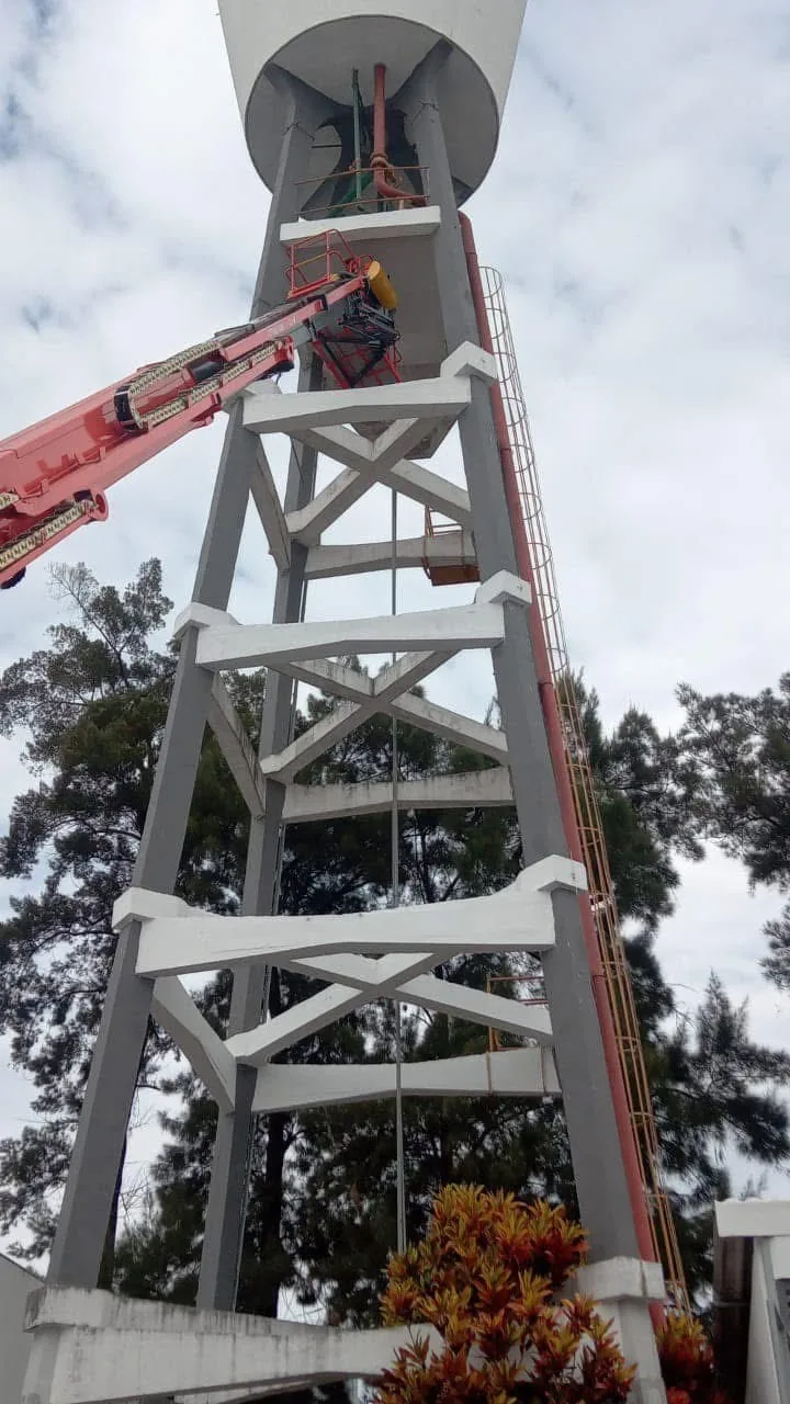 Trabalho em altura com plataforma